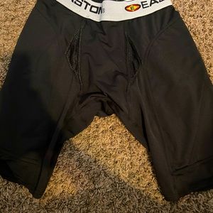 Easton women’s softball shorts w/padding